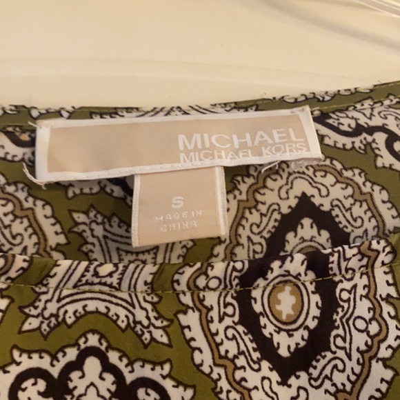 Michael Kors blouse. Excellent condition. Unique sleeves. - Picture 5 of 5